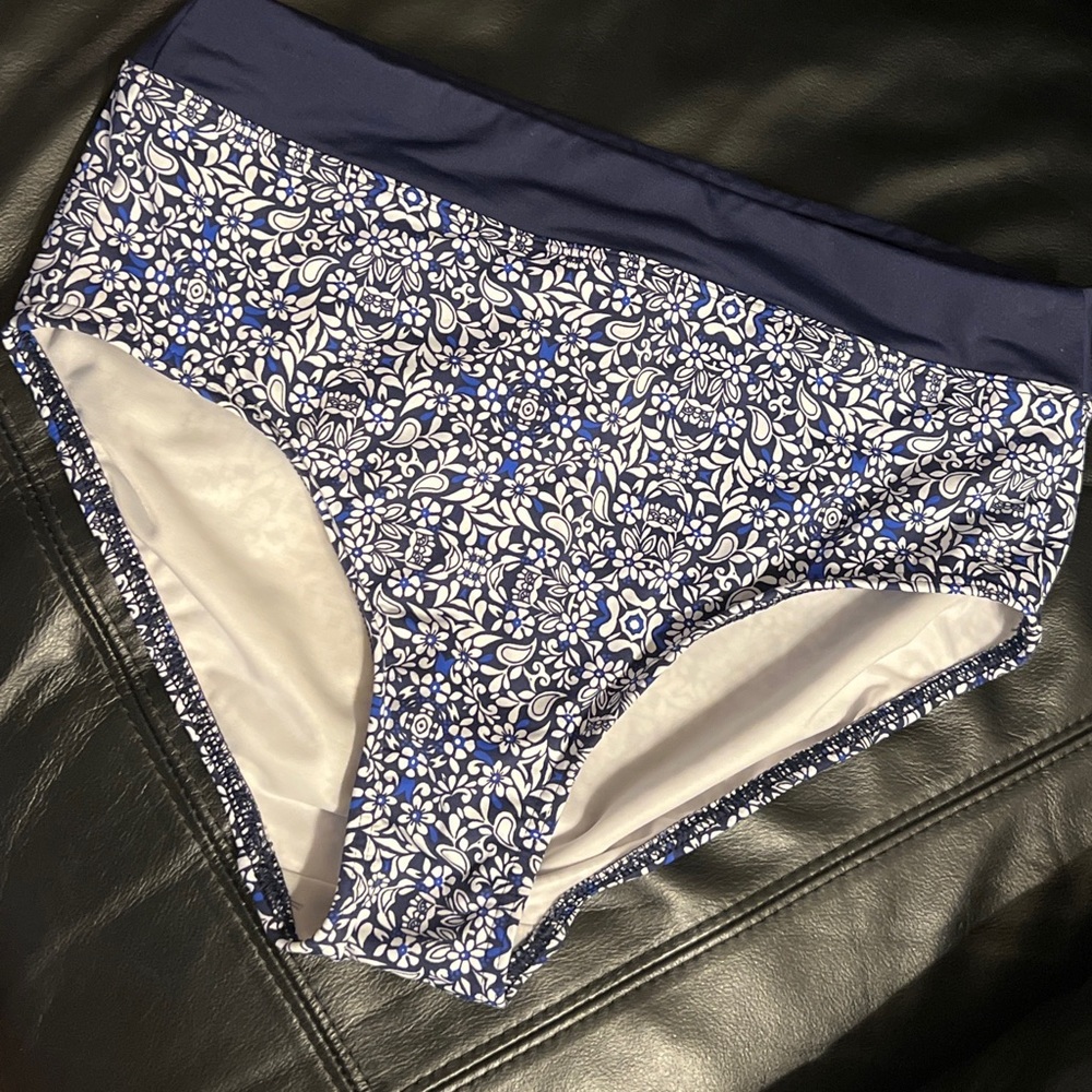 LANDS’ END High Waist Bikini Bottoms swimsuit navy blue white floral 8 EUC